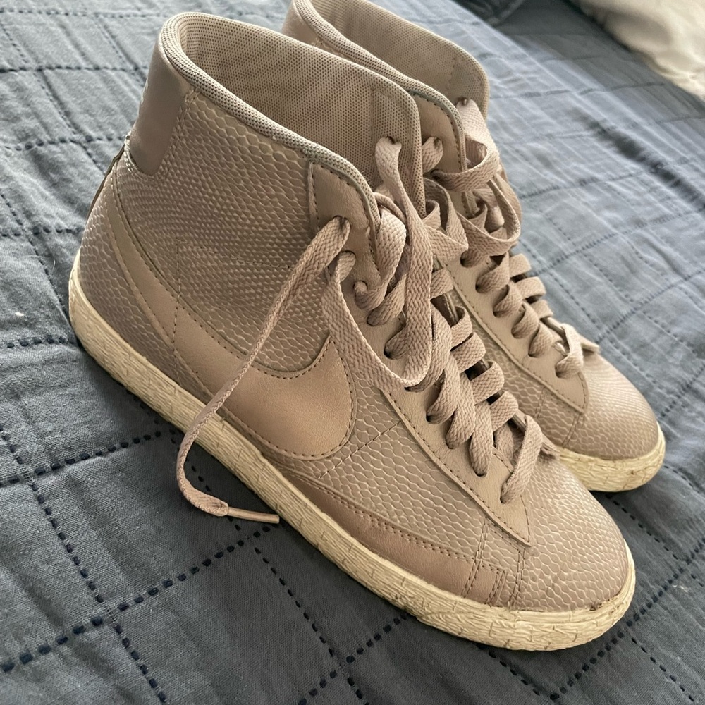 Nike Blazer Mid Women's Shoes